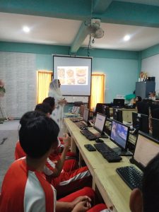 swaracendika.id: pembelajaran di lab DKV