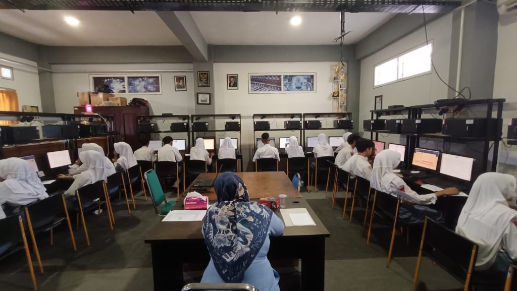 Foto : Pelaksanaan TKA 2025 dengan pengawas eksternal