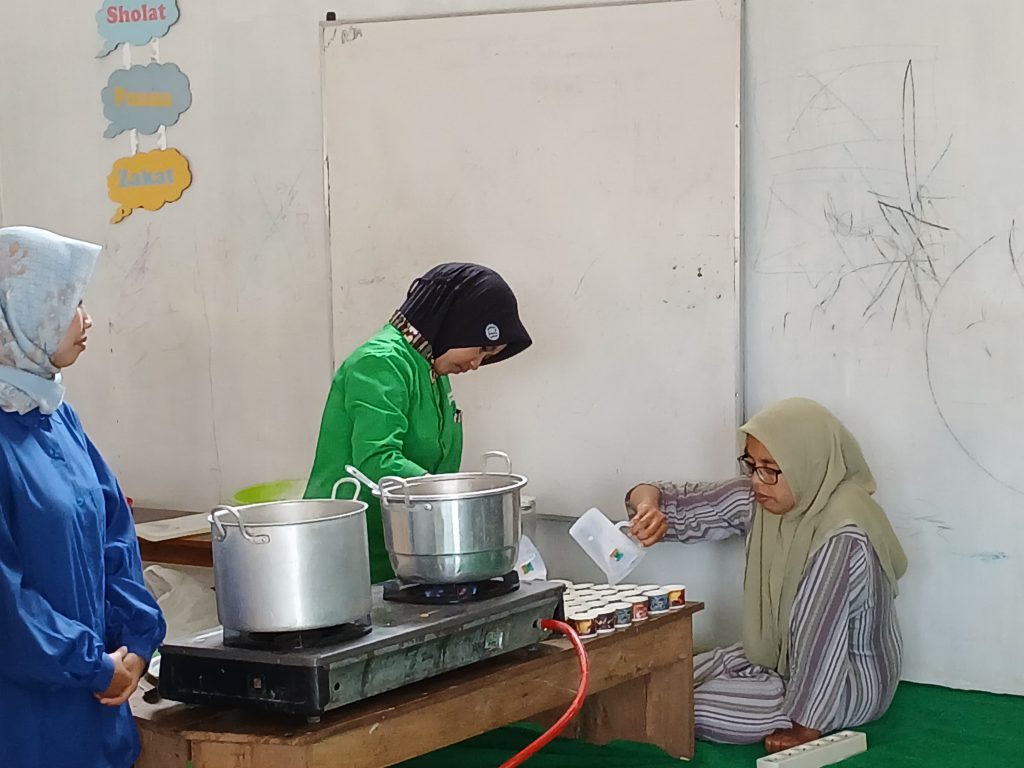 Pelatihan membuat susu kedelai