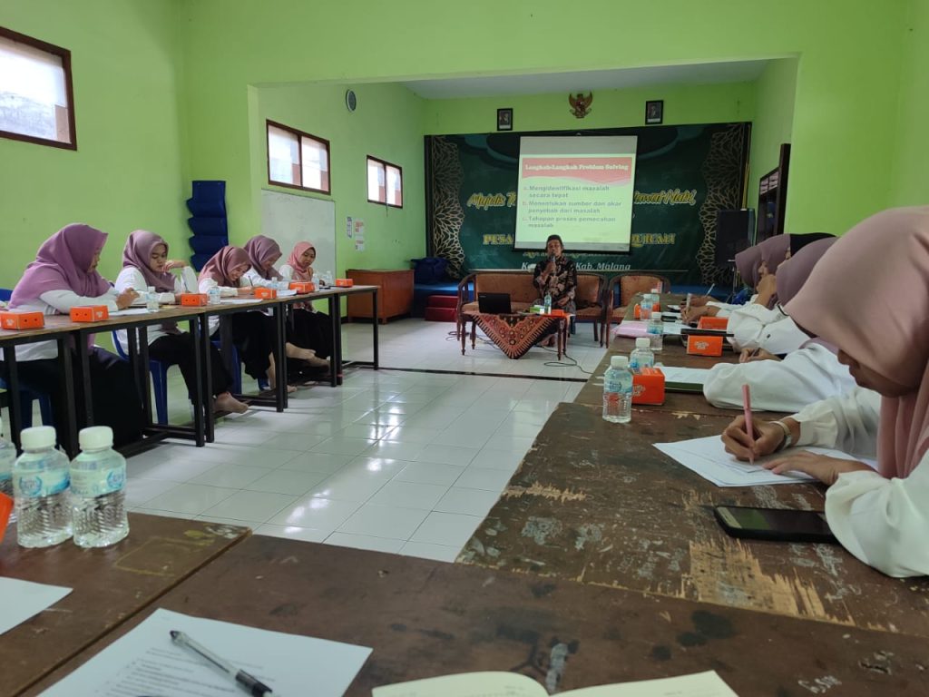Materi kedua oleh Pak Eko Santoso dari Lingkar Sosial Muktilaku