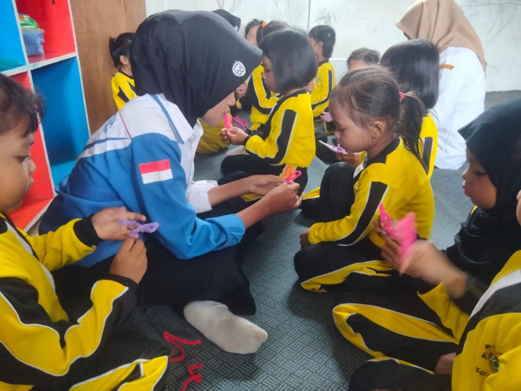 Siswa TK diajak berkreasi